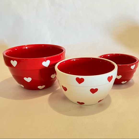 Terramoto Ceramic Hearts & Kisses Set of 3 Nesting Bowls Red/White - Picture 5 of 8